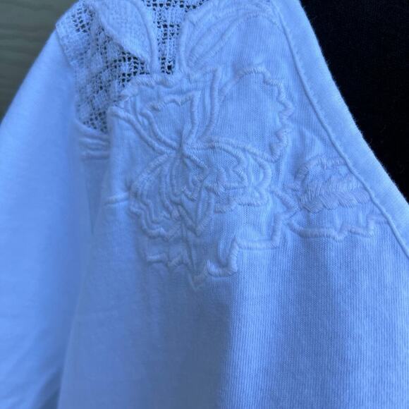 Lane Bryant white dressy T-shirt, V-neck, short sleeve, women's size 22/24 - Picture 6 of 6